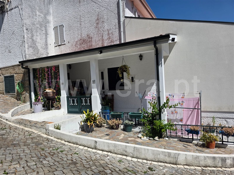 Andar Moradia T2 / Guimarães, Moreira de Cónegos