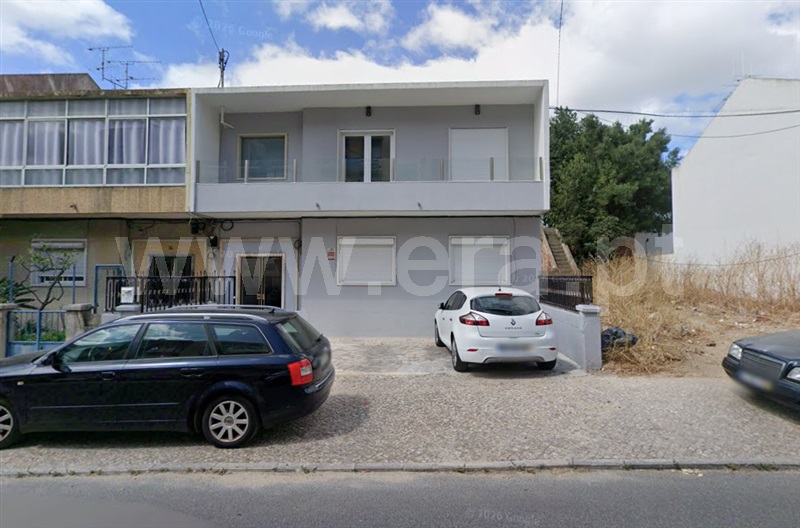 Andar Moradia T3 / Almada, Feijo