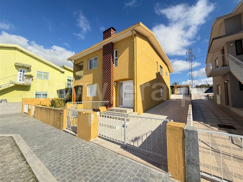 Andar Moradia T3 / Maia, Nogueira e Silva Escura
