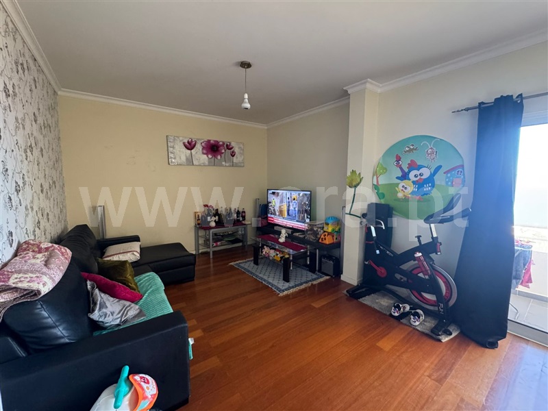 Apartamento T1 / Santa Cruz, Mãe-de-Deus