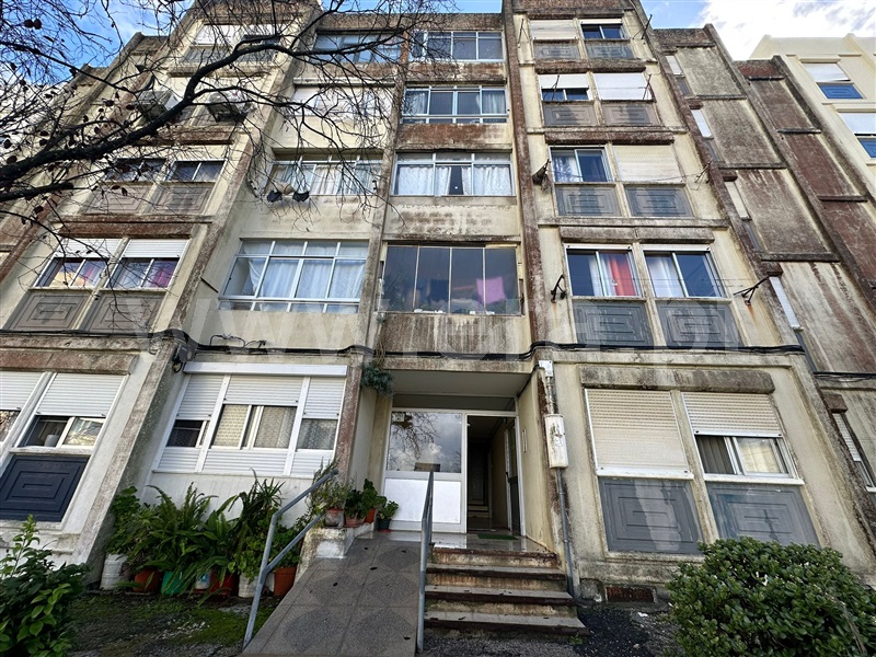 Apartamento T2 / Almada, Charneca de Caparica e Sobreda