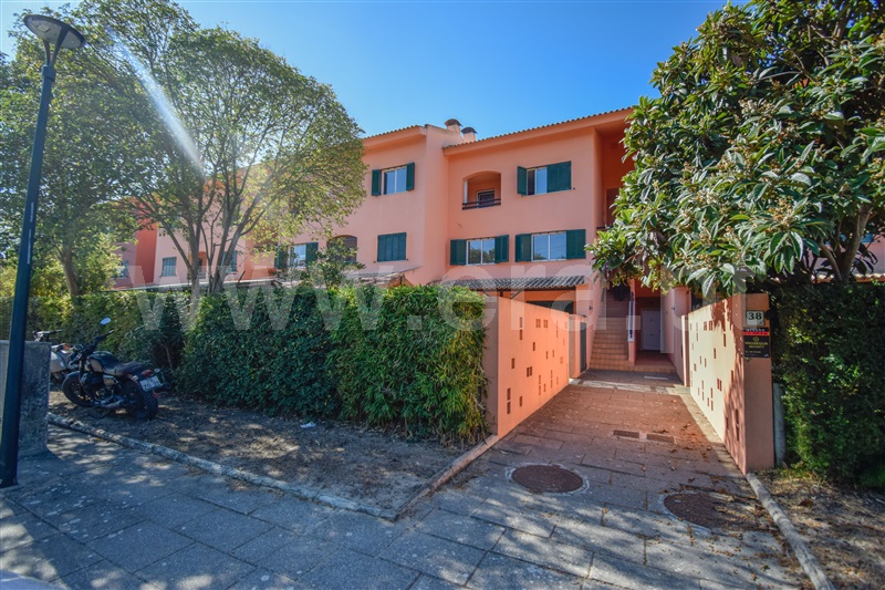 Apartamento T2 / Almada, Charneca de Caparica e Sobreda
