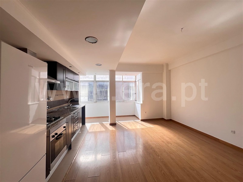 Apartamento T2 / Amadora, Carenque
