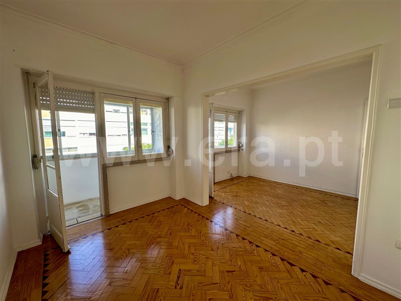 Apartamento T2 / Amadora, Lisboa