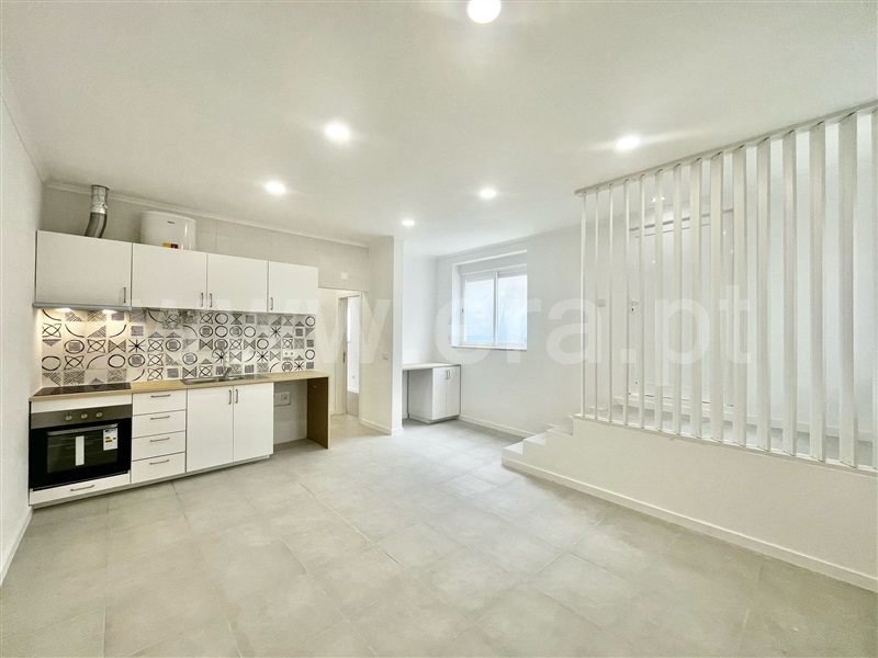 Apartamento T2 / Barreiro, Alto do Seixalinho / Escavadeira