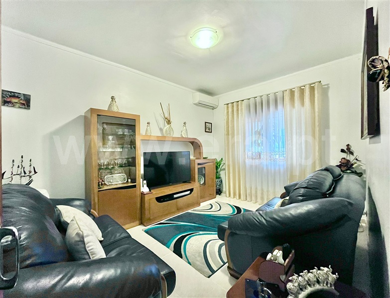 Apartamento T2 / Barreiro, Alto do Seixalinho / Escavadeira