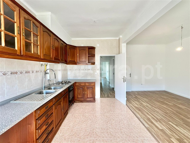 Apartamento T2 / Barreiro, Lavradio / Centro de Saúde