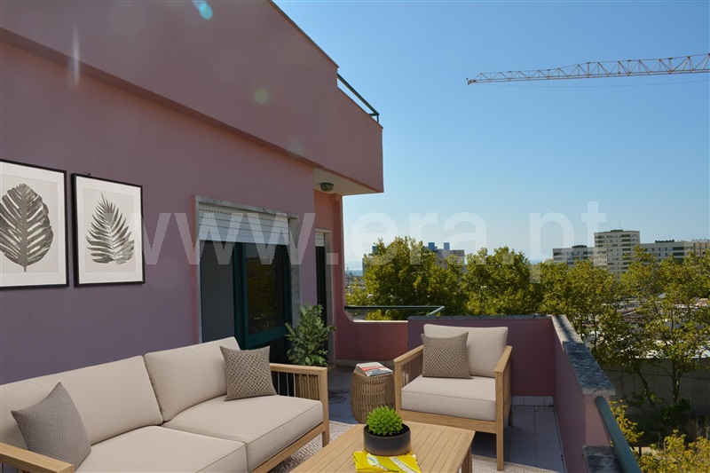 Apartamento T2 / Cascais, Carcavelos e Parede