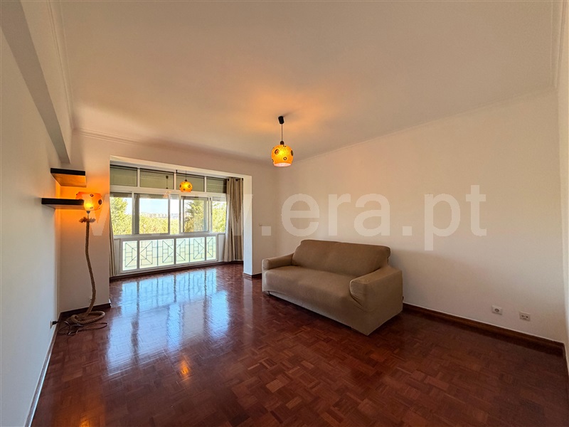 Apartamento T2 / Cascais, Carcavelos e Parede