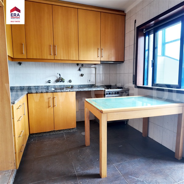 Apartamento T2 à venda em Rio Tinto - Estação, Gondomar — foto 2