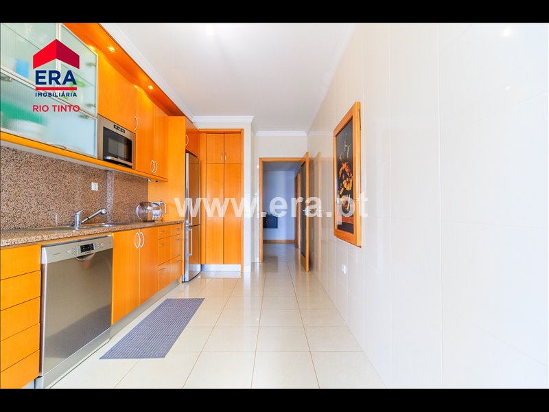 Apartamento T2 à venda em Rio Tinto - Estação, Gondomar — foto 2