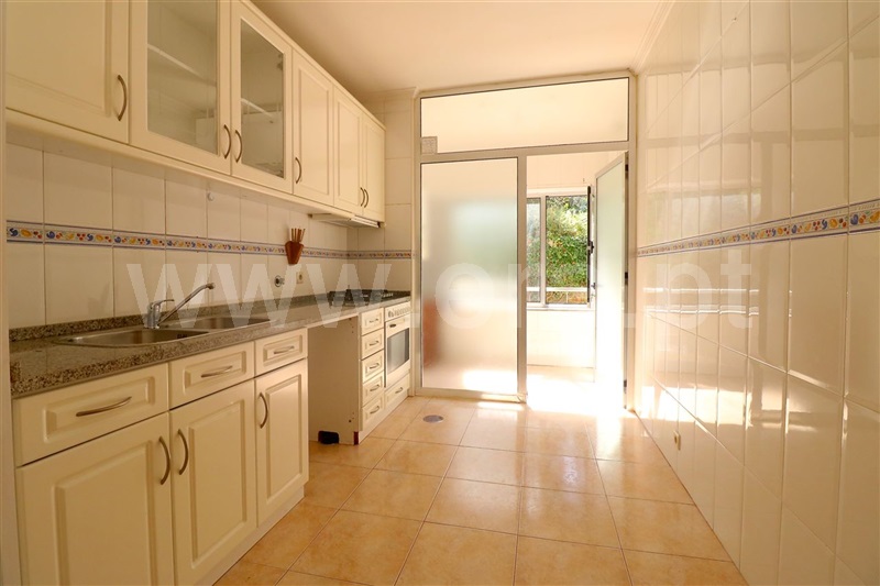 Apartamento T2 / Maia, Nogueira e Silva Escura