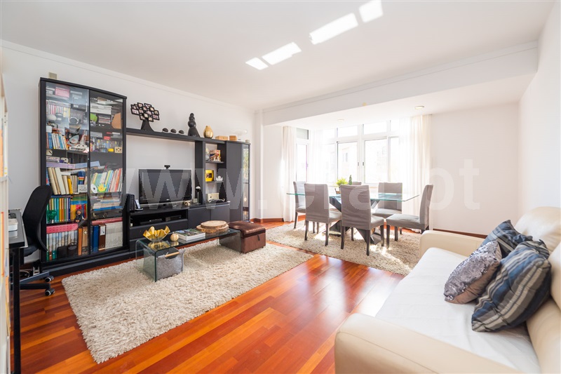 Apartamento T2 / Odivelas, Ramada e Caneças