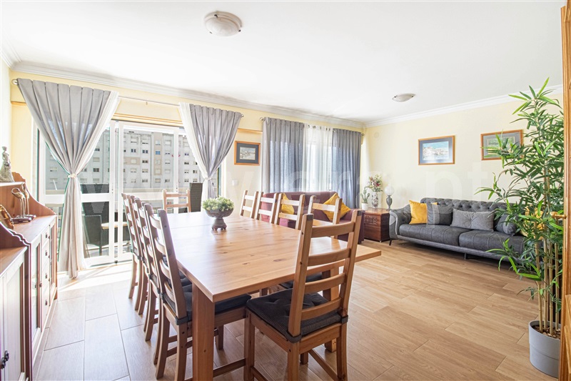Apartamento T2 / Oeiras, Carnaxide e Queijas