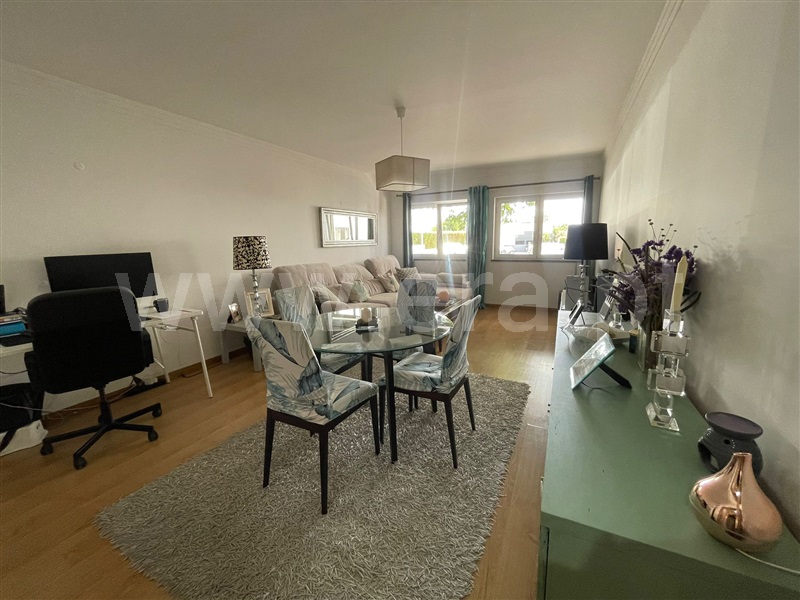 Apartamento T2 / Oeiras, Carnaxide e Queijas