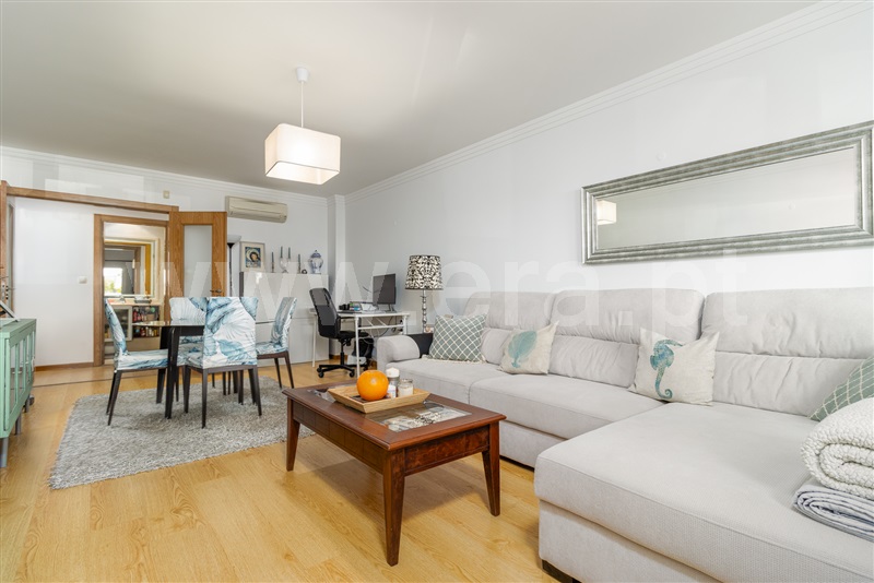 Apartamento T2 / Oeiras, Carnaxide e Queijas