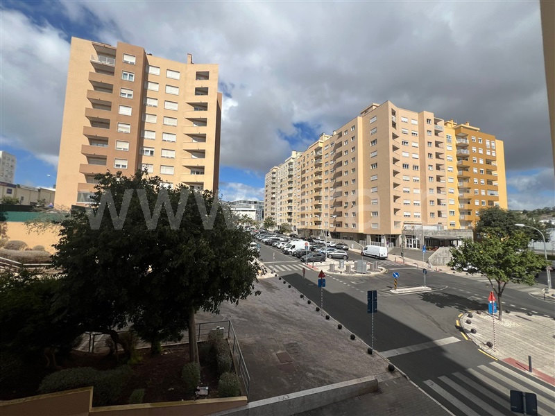 Apartamento T2 / Oeiras, Carnaxide e Queijas