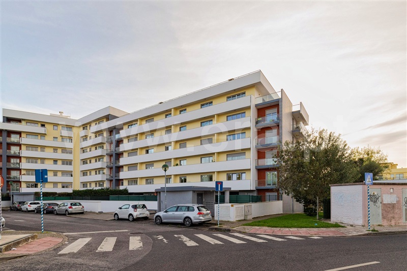 Apartamento T2 / Oeiras, Carnaxide e Queijas