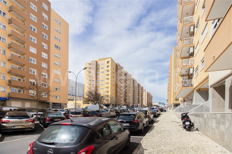 Apartamento T2 / Oeiras, Carnaxide e Queijas