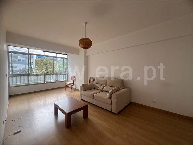 Apartamento T2 / Oeiras, Carnaxide e Queijas