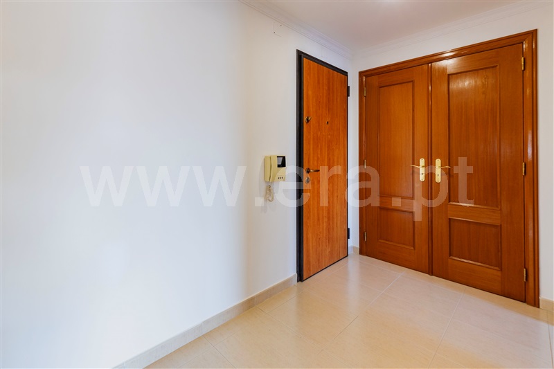 Apartment in Oeiras - More