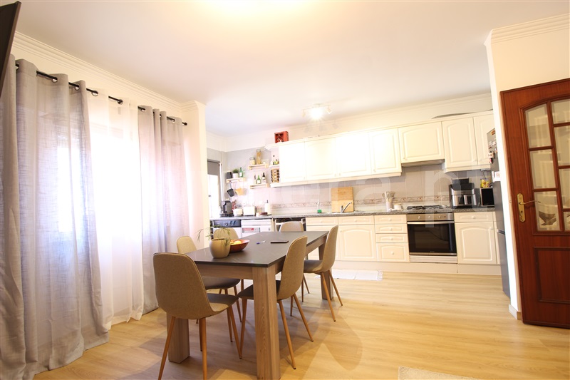 Apartamento T2 / Sintra, Cacém e São Marcos
