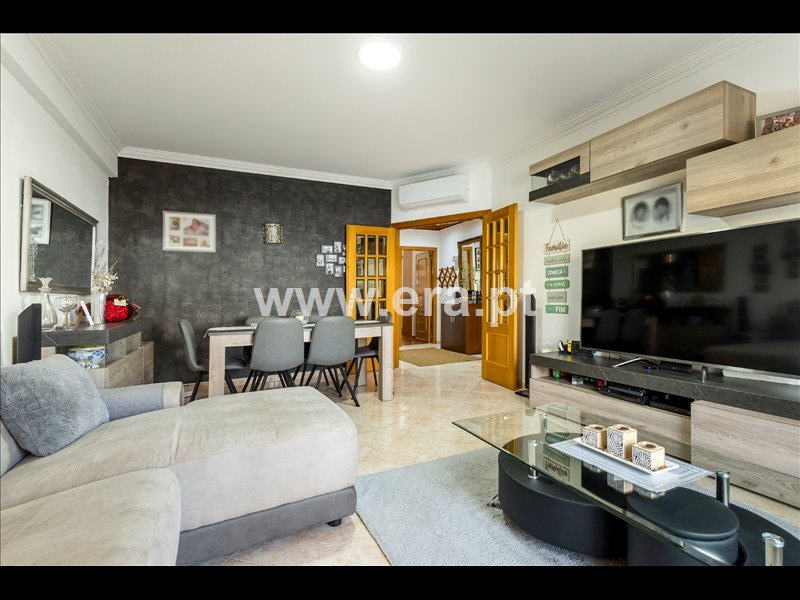Apartamento T2 em Casal de Cambra, €379.000