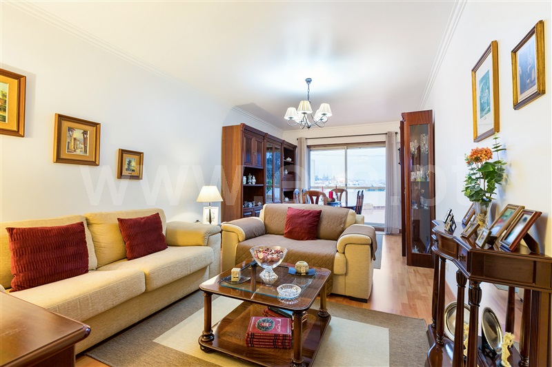 Apartamento T2 / Sintra, Rio de Mouro