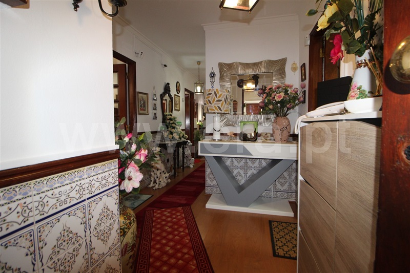 Apartamento T3 Alenquer, Carregado e Cadafais - 1472855 - 17https://mediaredir.era.pt/ImageResizeHandler.ashx?tipo=1&checkMax=1&imovel=1472855&foto=18001275&m=2