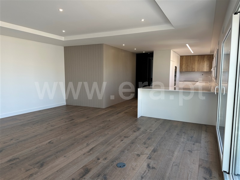 Apartamento T3 / Almada, Feijó