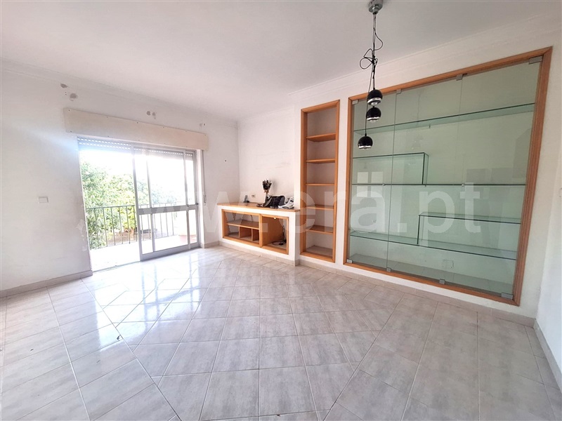 Apartamento T3 / Almada, Vale Flores do Meio