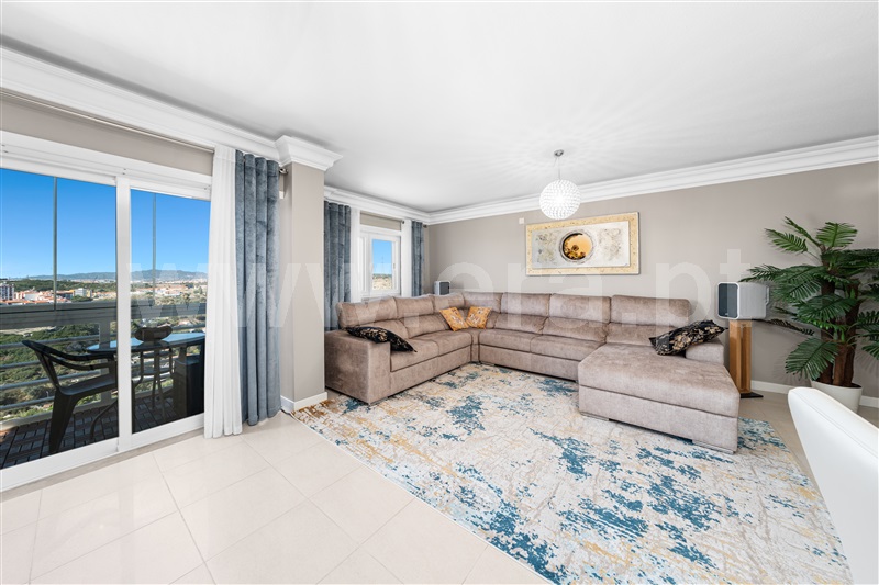 Apartamento T3 à venda em Mina de Água, Amadora — foto 2