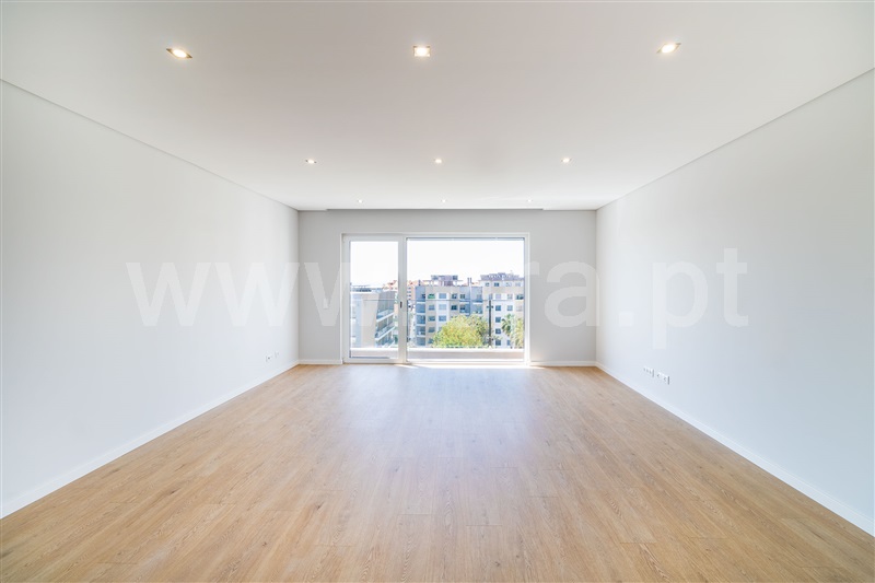 Apartamento T3 / Cascais, Carcavelos e Parede