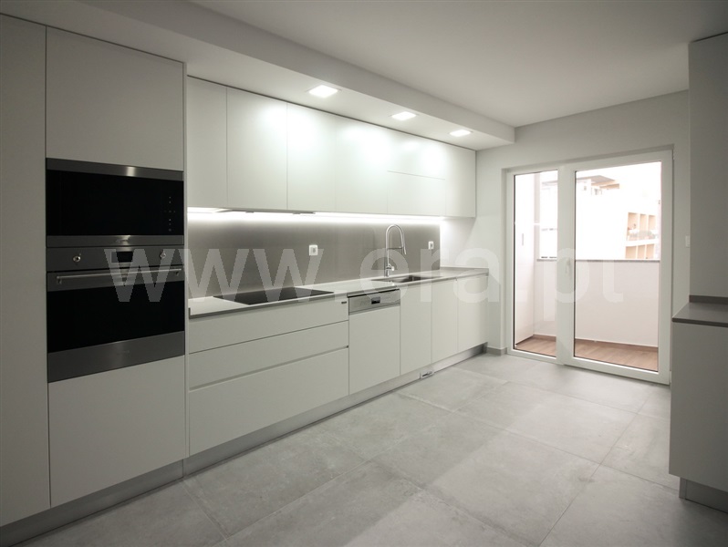 Apartamento T3 / Cascais, Carcavelos Estação