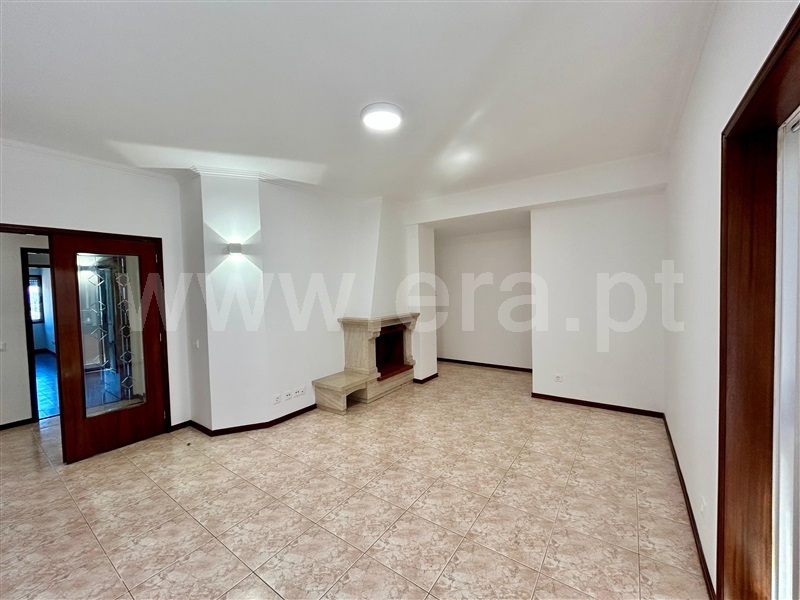 Apartamento T3 à venda em Vila Cova da Lixa e Borba de Godim, €224.000