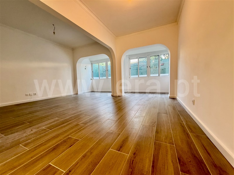 Apartamento T3 em Algés, Linda-a-Velha e Cruz Quebrada-dafundo, €389.000