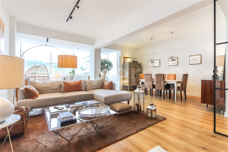 Apartamento T3 / Oeiras, Carnaxide e Queijas