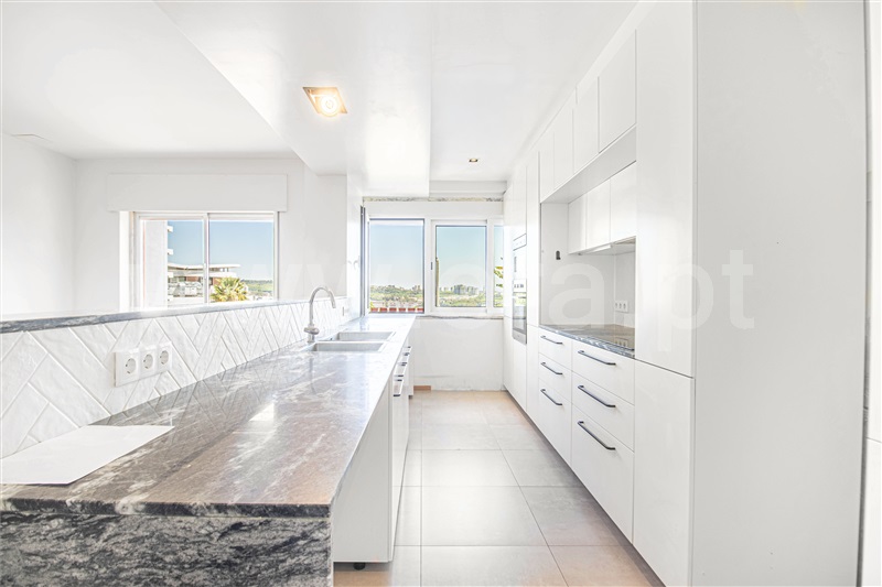 Apartamento T3 à venda em Centro de Carnaxide, €450.000