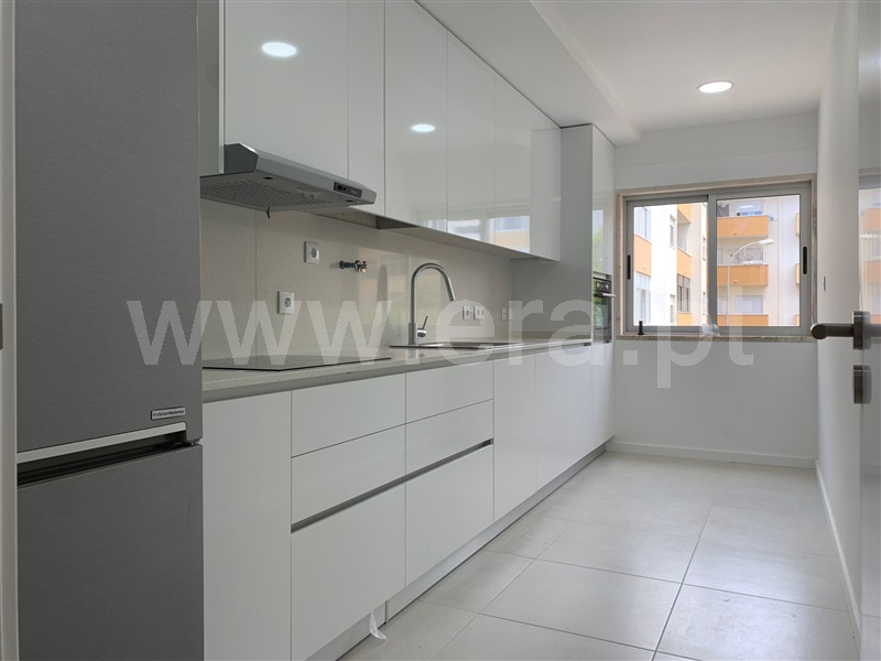 Apartamento T3 / Oeiras, Finanças