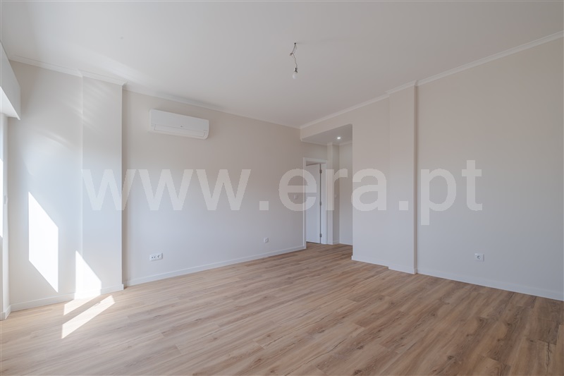 Apartment in Oeiras - More
