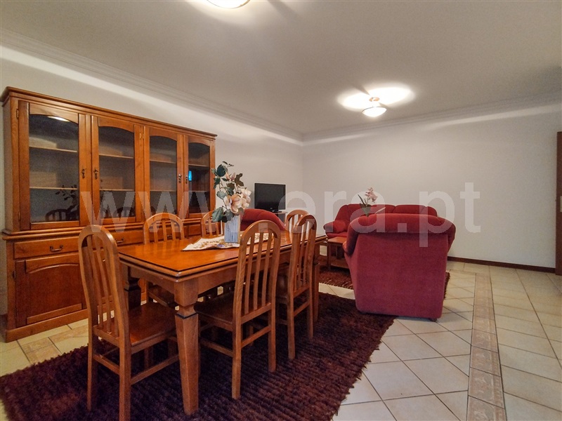 Apartamento T3 / Oliveira do Hospital, Oliveira do Hospital e São Paio de Gramaços