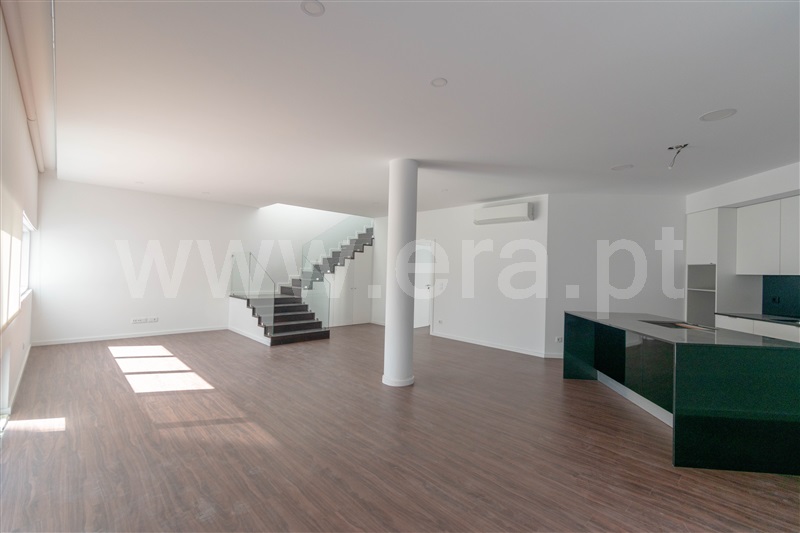 Apartamento T3 à venda em Lordelo do Ouro e Massarelos, €430.000
