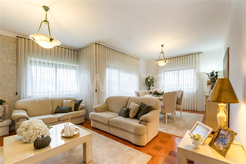 Apartamento T3 à venda em Paços de Brandão, €299.000