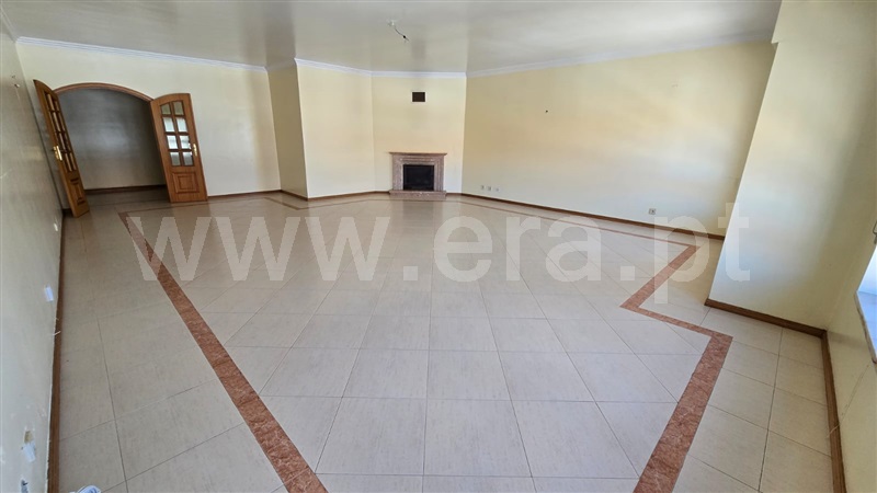 Apartamento T3 / Sintra, Massamá e Monte Abraão