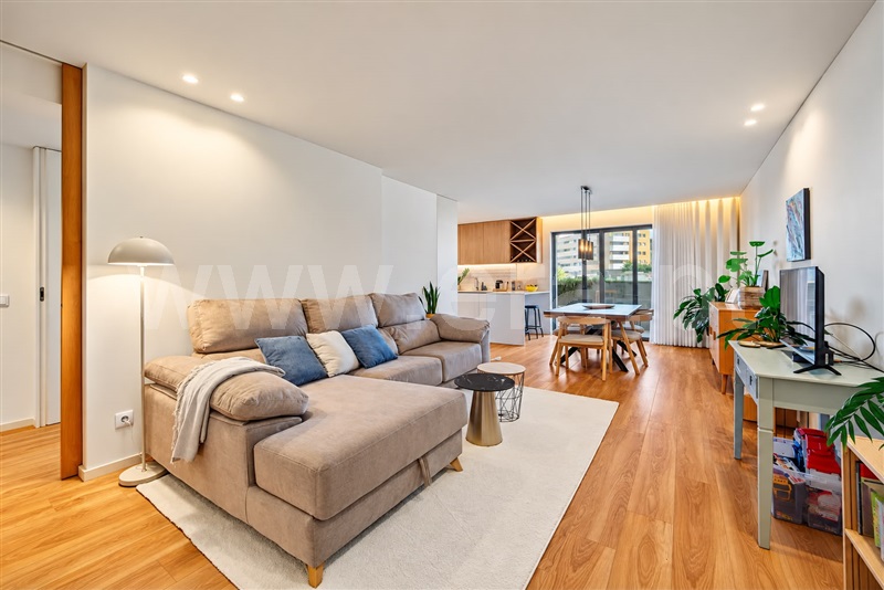 Apartamento T3 em Vila Nova de Famalicão e Calendário, €372.500