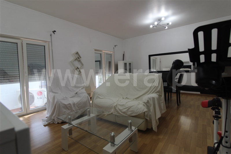 Apartamento T4 / Almada, Laranjeiro e Feijó