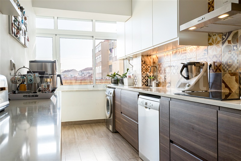 Apartamento T4 / Almada, Laranjeiro e Feijó