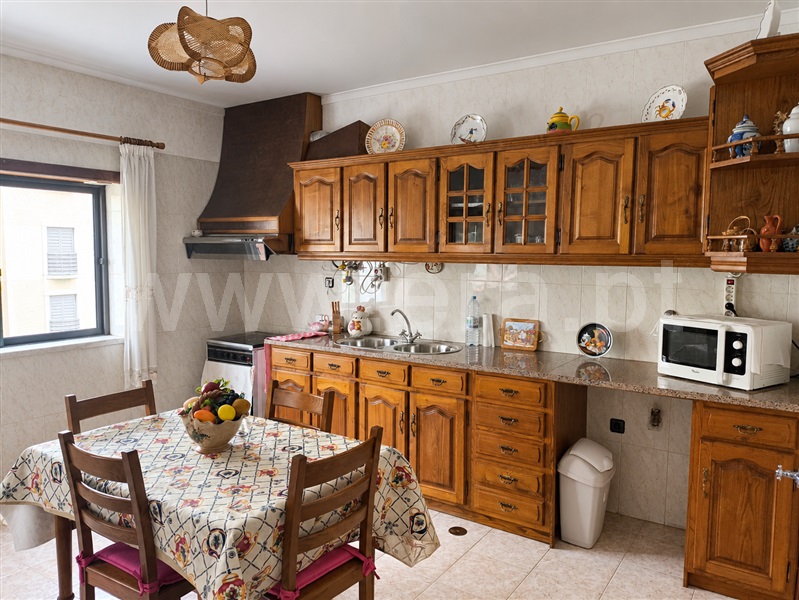 Apartamento T4 em Avenida Rotary, €230.000