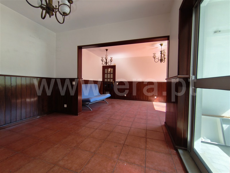 Apartamento T4 à venda em Vilar de Nantes, €180.000
