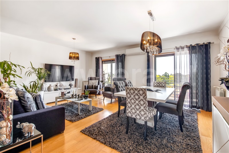 Apartamento T4 / Oeiras, Carnaxide e Queijas